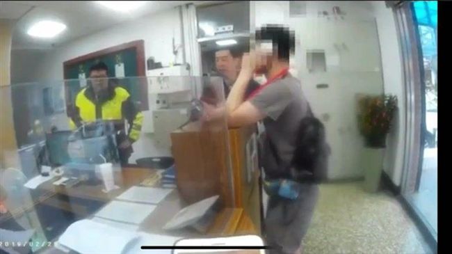 美籍男3度惹事！醉罵女警「賤人」