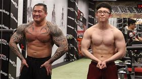 在館長的大肌肌面前孫安佐顯得相形見絀。（圖／翻攝自臉書）