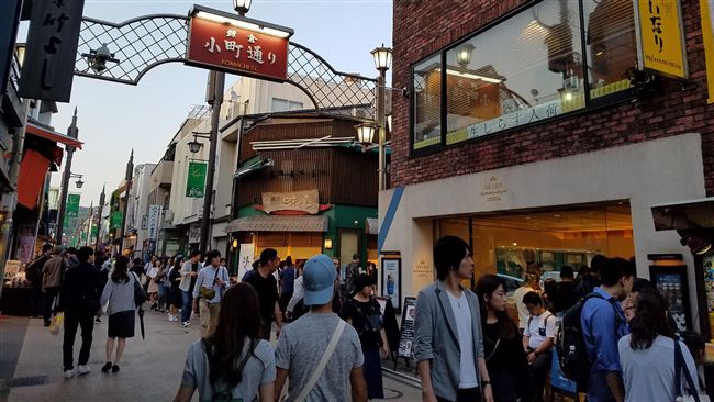 邊走邊吃行不行？鎌倉市想訂條例來管