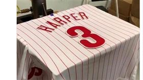 ▲艾佛森推特上祝福哈波。（圖／取自艾佛森推特）