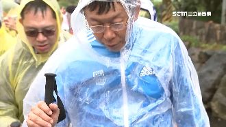 柯文哲抱病登山…死忠柯粉隨行開直播