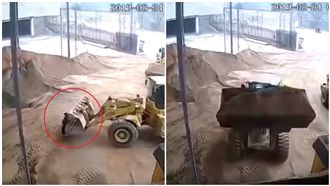 站推土機視線死角！她被鏟起倒碎石機