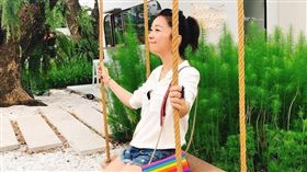 六月抓緊難得的「偽單身」機會，跟閨密到Gay Bar開眼界。（圖／翻攝自臉書）