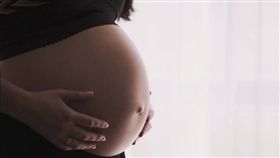 她分娩羊水狂流…沒見胎兒生出　28年後解剖肚藏石頭嬰（圖／翻攝自pixabay）