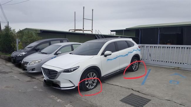 誰幹的？宜蘭出遊　5車全被噴漆破胎