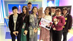 陳斐娟主持6年《54新觀點》，與工作人員培養了革命情感。（圖／翻攝自臉書）