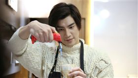 羅宏正出襲手搖飲開幕。（圖／mens uno提供）