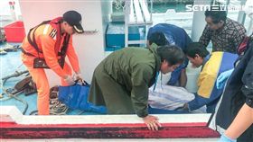 鰻魚,落海,浮屍,翻攝畫面