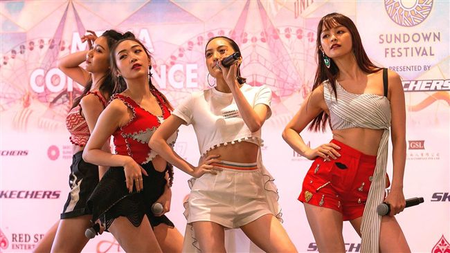 女團海灘清涼秀美腿　首登亞洲音樂節
