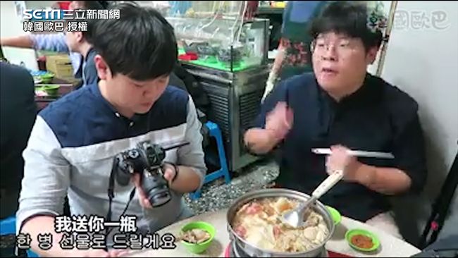 韓國人遇熱情大叔　送高粱喊：歡迎你