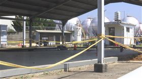 中油鐵砧山礦場油污外洩　居民痛批罔顧安全苗栗縣通霄鎮坪頂國小附近，2月中旬就傳出油氣味，經追查發現是中油鐵砧山礦場管線外漏，4日居民前往抗議，痛批中油企圖隱匿，罔顧民生安全。中央社記者管瑞平攝　108年3月4日