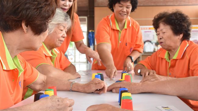 92歲嬤疊杯破紀錄！最後卻被判失格