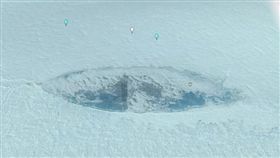 網友MrMBBB333發現南極疑似出現納粹潛艇。（圖／翻攝自Youtube）