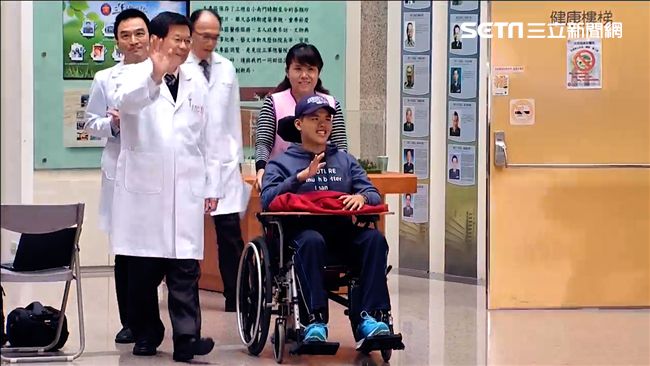 三總「特戰級復健」　秦良丰出院了