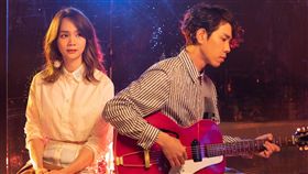 慢慢說新歌《再見・快樂》側拍照，（圖／雅慕斯娛樂提供）