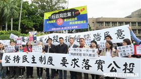 下一代幸福聯盟5日到行政院抗議同婚專法。（圖／記者盧素梅攝）