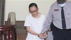 王景玉出庭應訊（1）男子王景玉（左）當街殺害3歲女童小燈泡案，一、二審皆判他無期徒刑，案經最高法院發回，5日在台灣高等法院更一審開庭。中央社記者吳家昇攝  108年3月5日