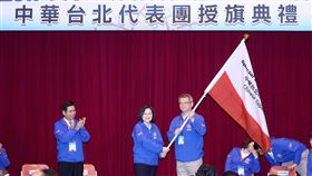 蔡總統為特奧代表團授旗（2）「2019年夏季世界特殊奧林匹克運動會中華台北代表團授旗典禮」5日在體育署大禮堂舉行，總統蔡英文（左2）親自出席授旗，並勉勵參賽選手。中央社記者吳翊寧攝  108年3月5日