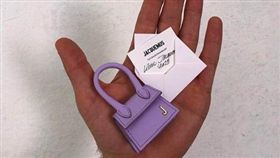 法國品牌Jacquemus推出一款超迷你小包,Le Chiquito（圖／翻攝自推特）