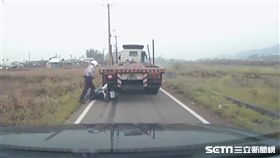 台中曳引拖板車酒駕撞警