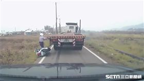 台中曳引拖板車酒駕撞警