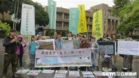 環保團體6日到行政院陳情抗議。（圖／記者盧素梅攝）