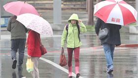 冷氣團發威　各地高溫上升幅度有限中央氣象局指出，受大陸冷氣團影響，24日清晨北部低溫約攝氏13、14度，白天雲量偏多有降雨，各地高溫上升幅度有限，北部高溫約16度。中央社記者張新偉攝　108年2月24日