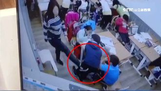 男童罰站沒站好　慘遭師踢臀、打後腦