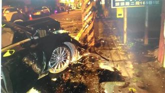 才吊照！賓士男又酒駕　高速撞飛1女