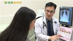 丁良文院長指出，跟平常相比，冬季病患增加了三成，所以空氣汙染跟氣溫變化，以及病人有沒有施打流感疫苗對氣喘發作率有很大差別。
