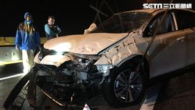 趕飛機遇天雨路滑翻車，國3自撞車禍1死2傷。（圖／翻攝畫面）