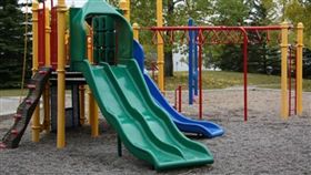 2女佔溜滑梯：踢你喔！她護兒金句超狂(圖/PIXABAY)