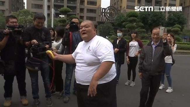 遭韓粉辱罵「早日肥死」　髮蠟哥要告