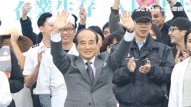 王喊做4年交棒韓　網笑：小英穩了