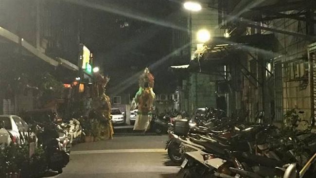 午夜瞧見鬼差拿人！不料對方直衝進門