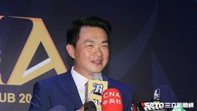 中職傳奇球星中信兄弟「恰恰」彭政閔紅了眼眶宣布這季打完引退。（記者邱榮吉/攝影）