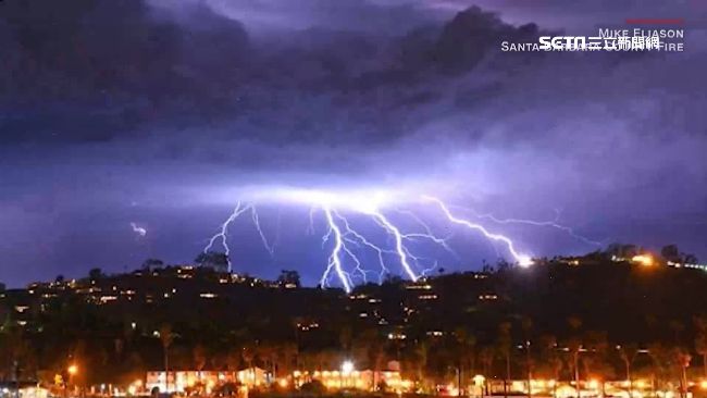 雷神怒！加州5小時　劈2千多道閃電