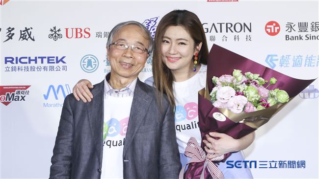 Selina擁抱他　讓她重生的把拔