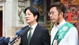 台南立委補選激烈　賴清德為郭國文強力輔選台南市第2選區立委補選競爭激烈，前行政院長賴清德（左）連日來陪同民進黨籍參選人郭國文（右）掃街拜票，賴清德2日受訪表示，盼讓郭國文順利當選，讓台灣主權得以捍衛、民主得以維持，也重振民進黨氣勢。（郭國文陣營提供）中央社記者張榮祥台南傳真　108年3月2日