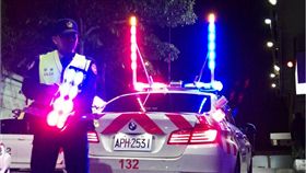 國道警車加裝「U型警示燈」，保護警察同仁的安全。（圖／翻攝自國道公路警察局臉書粉絲專頁）