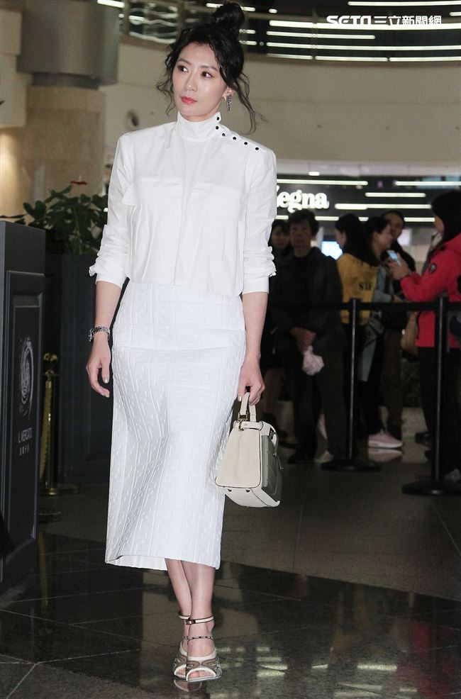 賈靜雯出席精品設計十周年特展開幕派對。（記者邱榮吉/攝影）