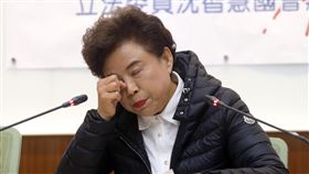 沈智慧將提案修法  酒駕肇事致死加重刑責為防範酒駕，國民黨立委沈智慧14日在立法院舉行記者會表示，她將提出「刑法第185條之3條條文修正草案」，酒駕肇事致死應加重刑責。沈智慧指出，酒駕再犯肇事致死是零容忍，當看到這些破碎的家庭、被撞死的人，就會知道零容忍的重要性。圖為沈智慧說明時激動落淚。中央社記者鄭傑文攝　108年2月14日