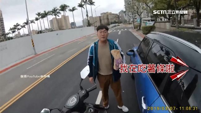騎車遇三寶駕駛　蔡阿嘎氣到大打出手