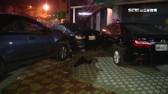 路口會車變撞車！一旁臨停雙B慘遭殃