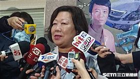 台北市立聯合醫院仁愛院區醫務長陳淑廷說明仁愛院區護理之家爆發6名疑似類流感群聚事件。（圖／記者楊晴雯攝）