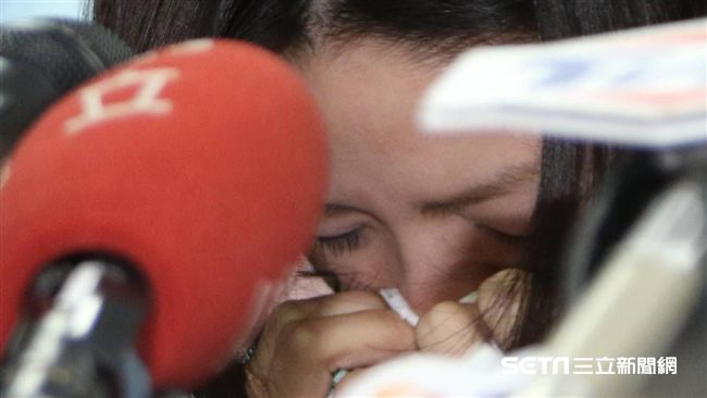 被老外逼擦屎　空服員現身揭心路歷程