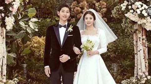 沒婚變！宋仲基左手婚戒「戴得閃亮」