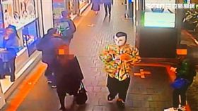 台北市袁姓美髮師扮成《上班不要看》面具人，並向西門町潮牌店募款2500元遭逮（翻攝畫面）