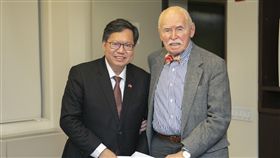 ▲桃園市長鄭文燦拜訪紐約大學法學教授孔傑榮。（圖／桃園市政府提供）
