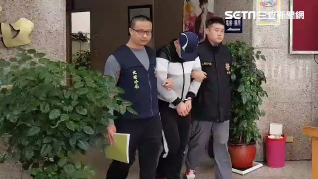 母校畢業舞會！學長拿自拍棒當攝狼